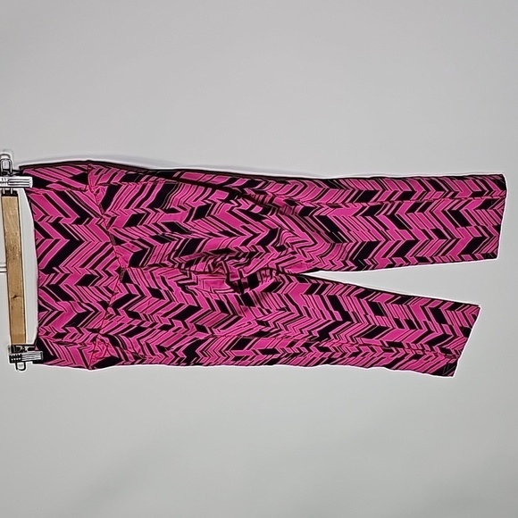 Nike drifit small pink and black athletic cropped leggings - Picture 4 of 7